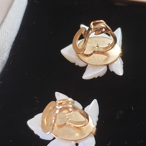 Vintage Lucite Leaf Clip Earrings - Picture 8 of 9